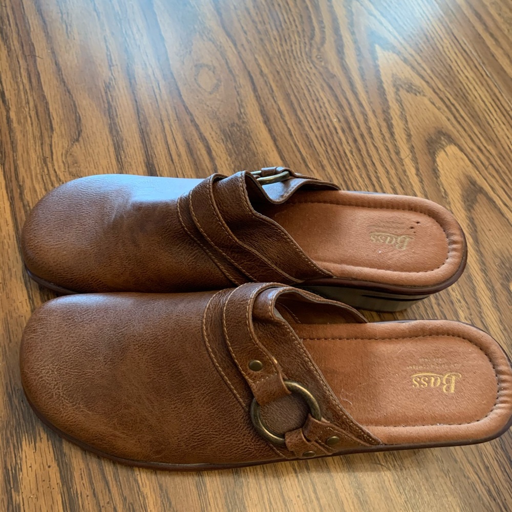Brown mules